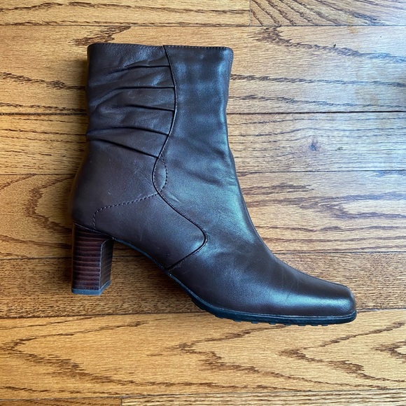 Brown leather ankle boots - Picture 2 of 6